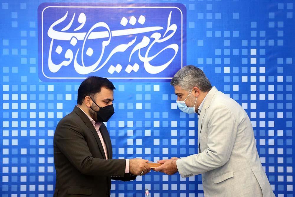 اعطای حکم عضویت معاون وزیر ارتباطات در کمیسیون تنظیم مقررات