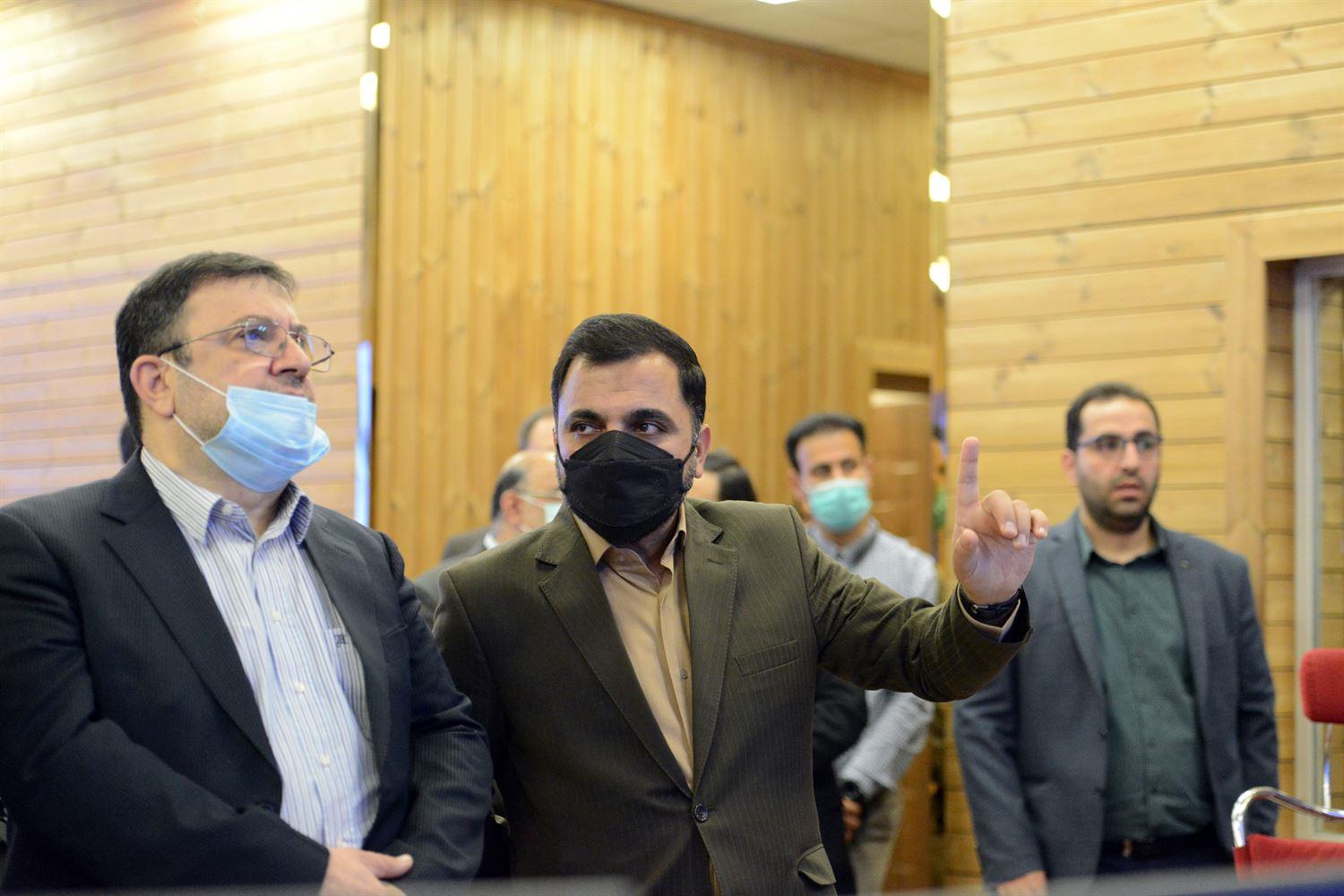 بازدید رییس مرکز ملی فضای مجازی با همراهی وزیر ارتباطات از مرکز ملی تبادل اطلاعات