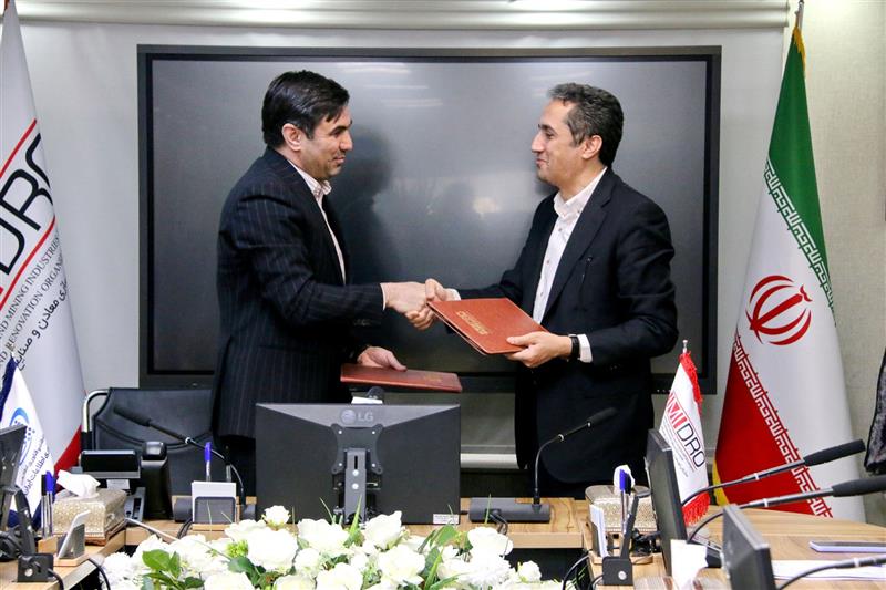 مراسم-امضای-توافق-نامه-همکاری-دوجانبه-سازمان-توسعه-و-نوسازی-معادن-و-صنایع-معادن-ایران-و-سازمان-فناوری-اطلاعات-ایران