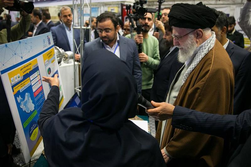 بازدید-رهبر-معظم-انقلاب-از-دستاوردهای-سامانه-پنجره-واحد-زمین